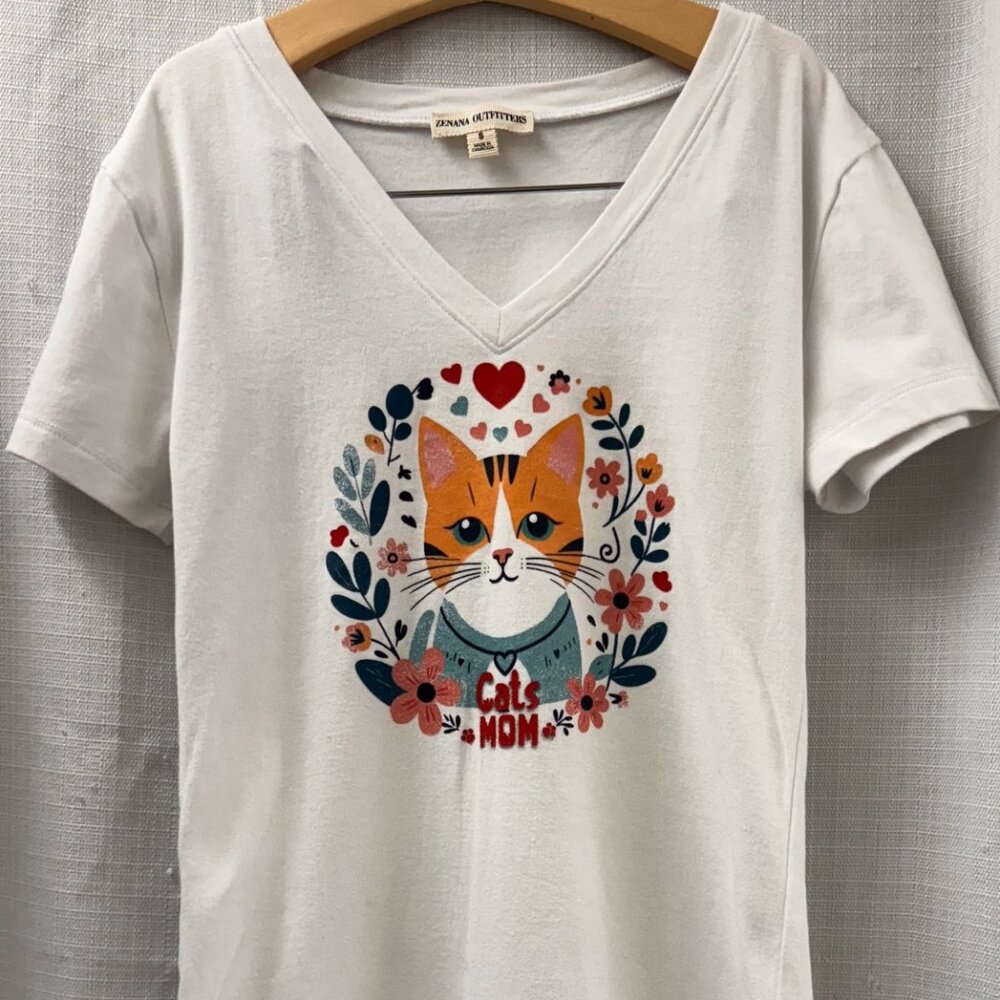 NWOT Cat Mom T-Shirt - Small